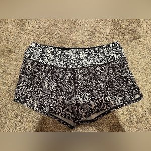 Lululemon Shorts Size 6!🍋 Black and White Polka Dots